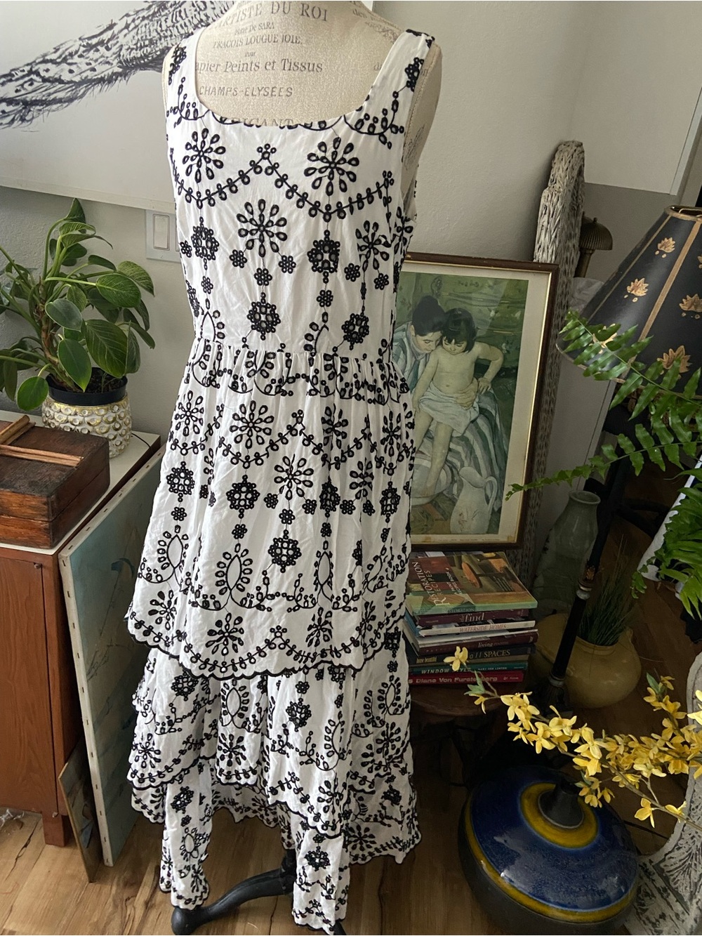 Elie Tahari White Maxi dress with Black Embroidered Motif